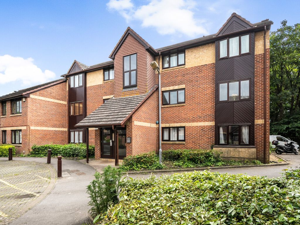 1 bed flat for sale in Rossignol Gardens, Carshalton SM5, £210,000 Zoopla