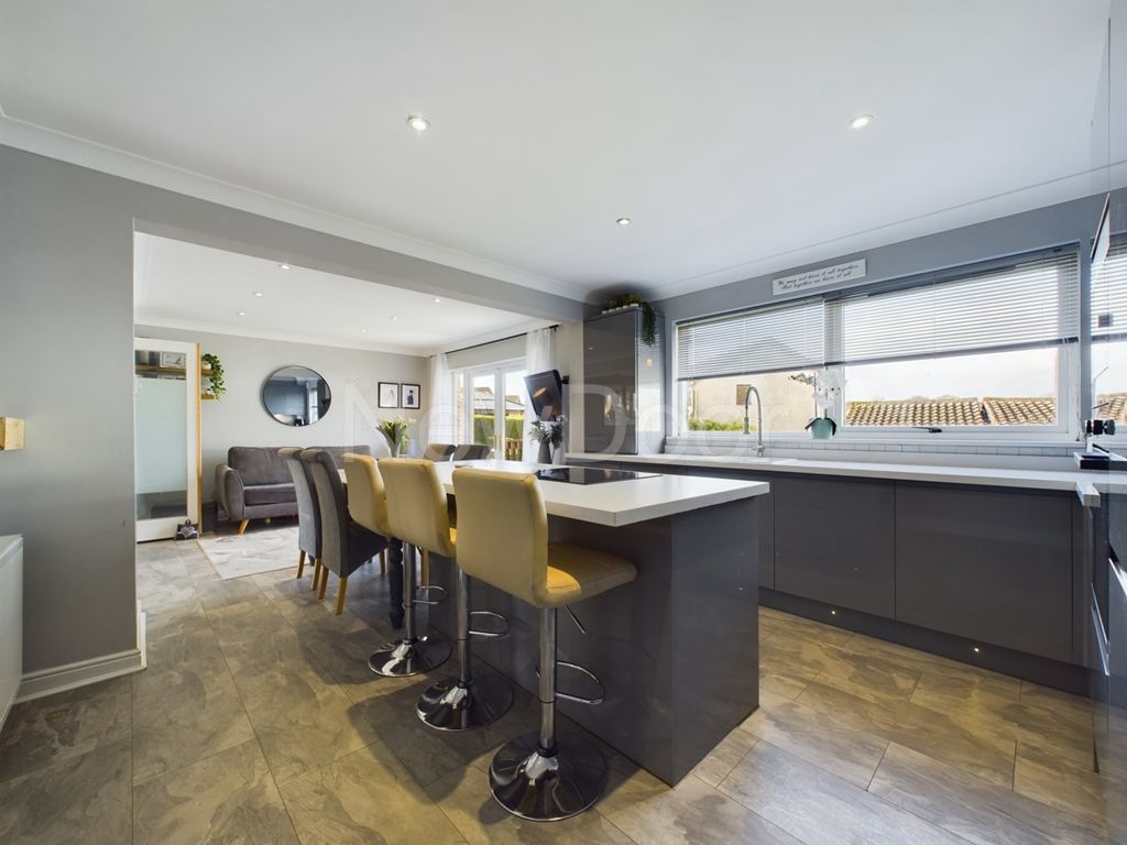 4 bed detached house for sale in Flures Drive, Erskine PA8, £299,000