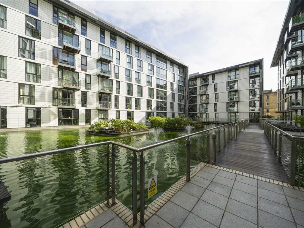 2 bed flat for sale in Times Square, London E1, £625,000 Zoopla