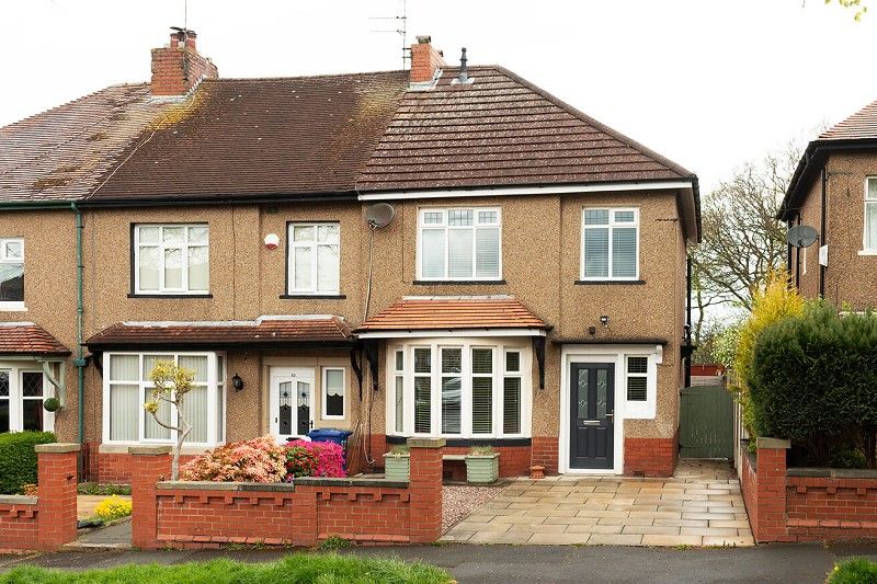 3 bed semidetached house to rent in Lockyer Avenue, Burnley