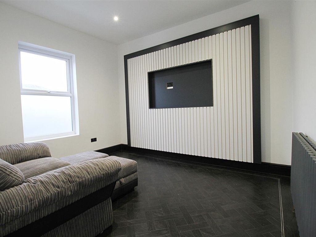 1 bed flat to rent in Manchester Road, Denton, Manchester M34, £725 pcm