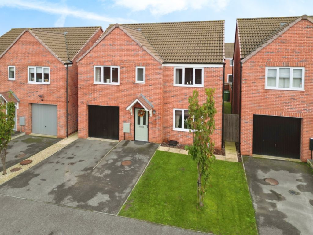 4 bed detached house for sale in Newlands, Retford, Nottinghamshire DN22, £280,000 Zoopla