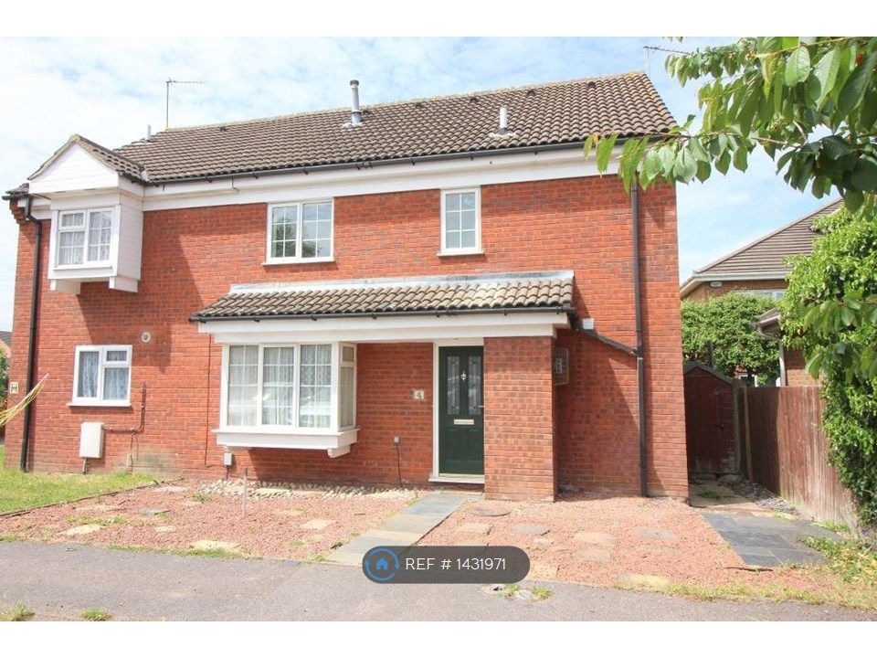 2 bed terraced house to rent in Howard Close, Luton LU3, £1,200 pcm