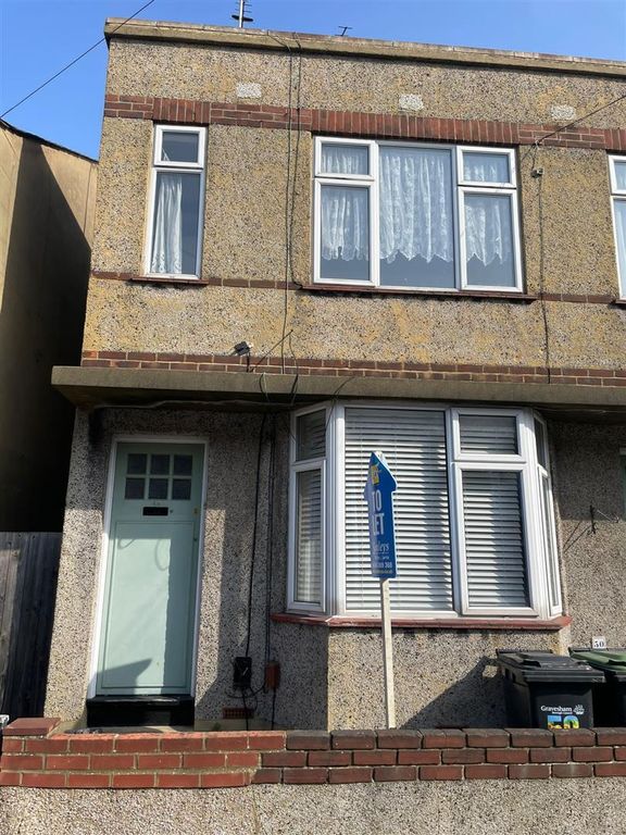 1 bed flat to rent in Mead Road, Gravesend DA11, £900 pcm Zoopla