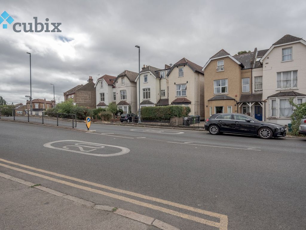 2 bed flat to rent in Queens Road, Wimbledon SW19, £1,850 pcm Zoopla