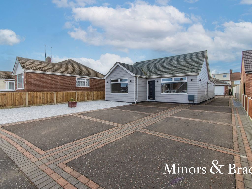 4 bed detached bungalow for sale in Winifred Way, CaisterOnSea NR30