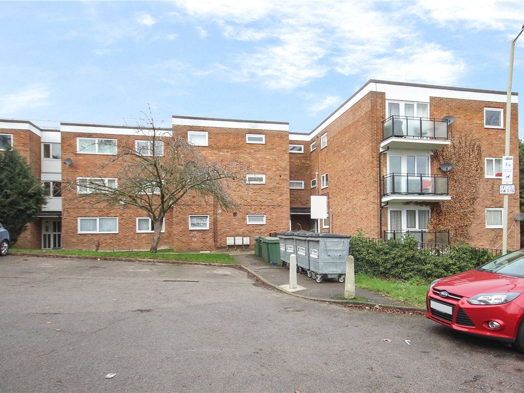 2 bed flat for sale in Clarendon Court, Clarendon Road, Harpenden