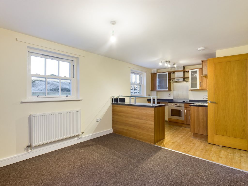 2 bed flat to rent in Henley Court, 2 Montpellier, Gloucester GL1, £950