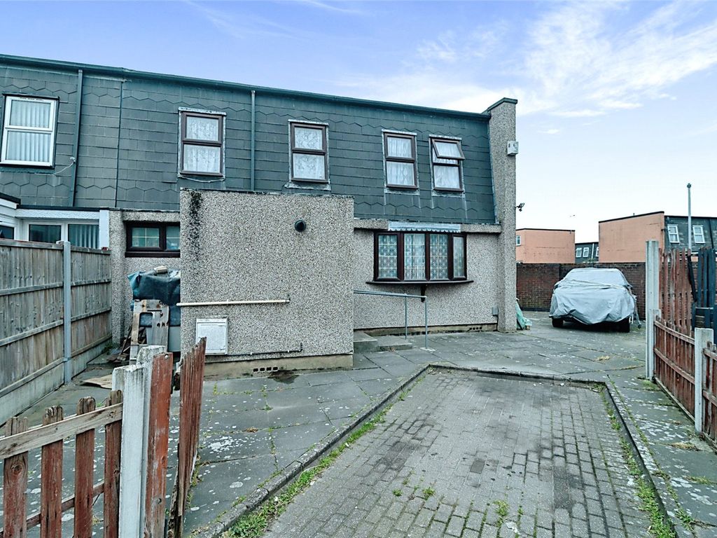 3 bed end terrace house for sale in Hobart Road, Tilbury, Essex RM18