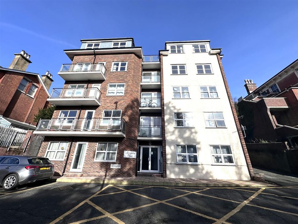 3 bed flat to rent in St. Helens Road, Hastings TN34, £1,100 pcm Zoopla