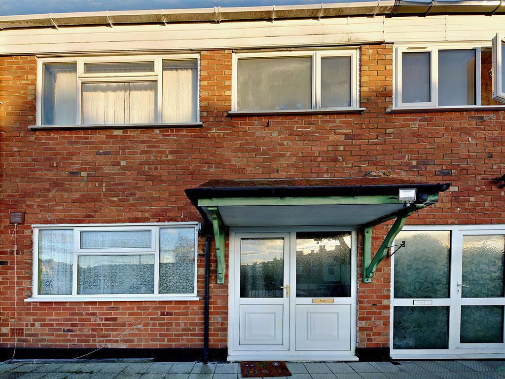 3 bed flat for sale in Bearwood Road, Bearwood, Smethwick B66, £120,000