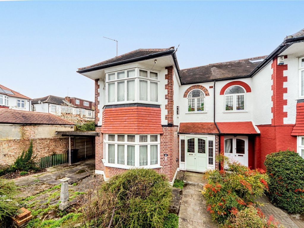 3 bed semidetached house for sale in Woodfield Way, London N11, £