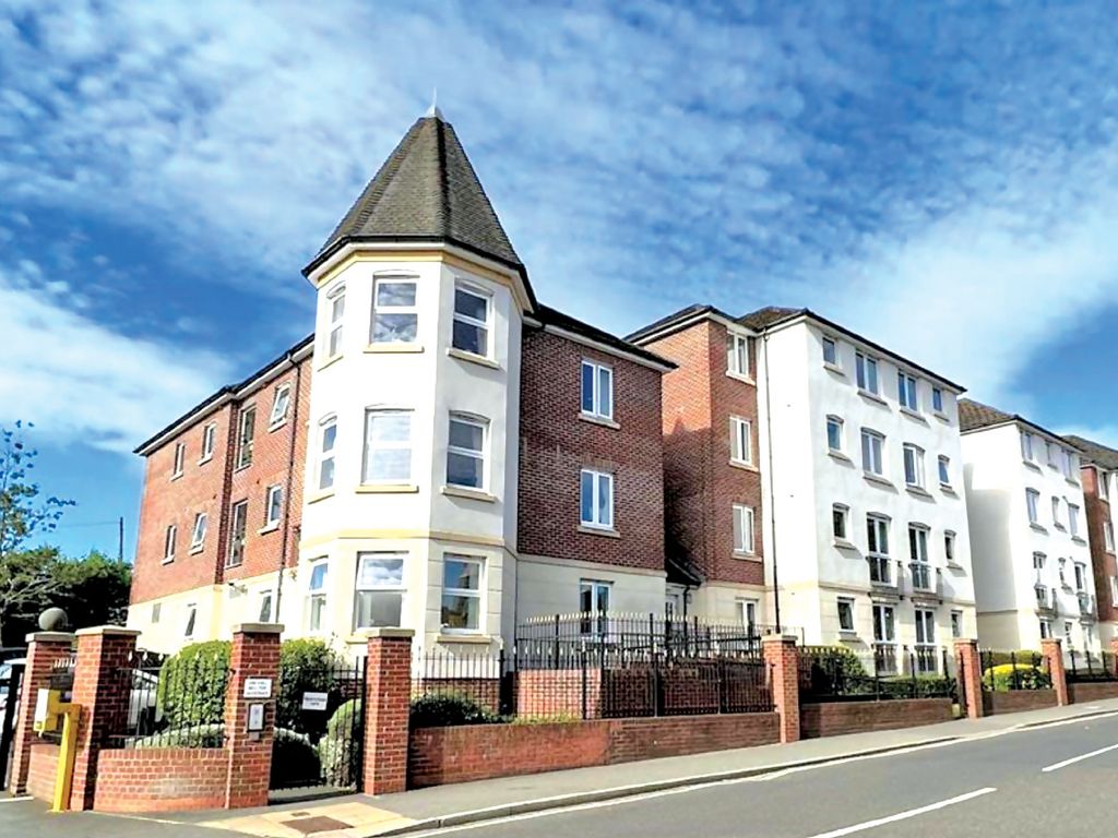 2 bed flat for sale in Windsor Way, Aldershot GU11, £15,000 Zoopla