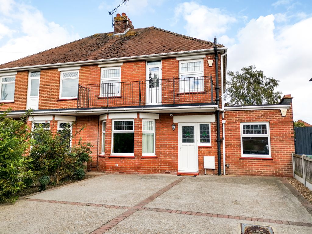 4 bed semidetached house to rent in Ramsgate Road, Broadstairs CT10, £