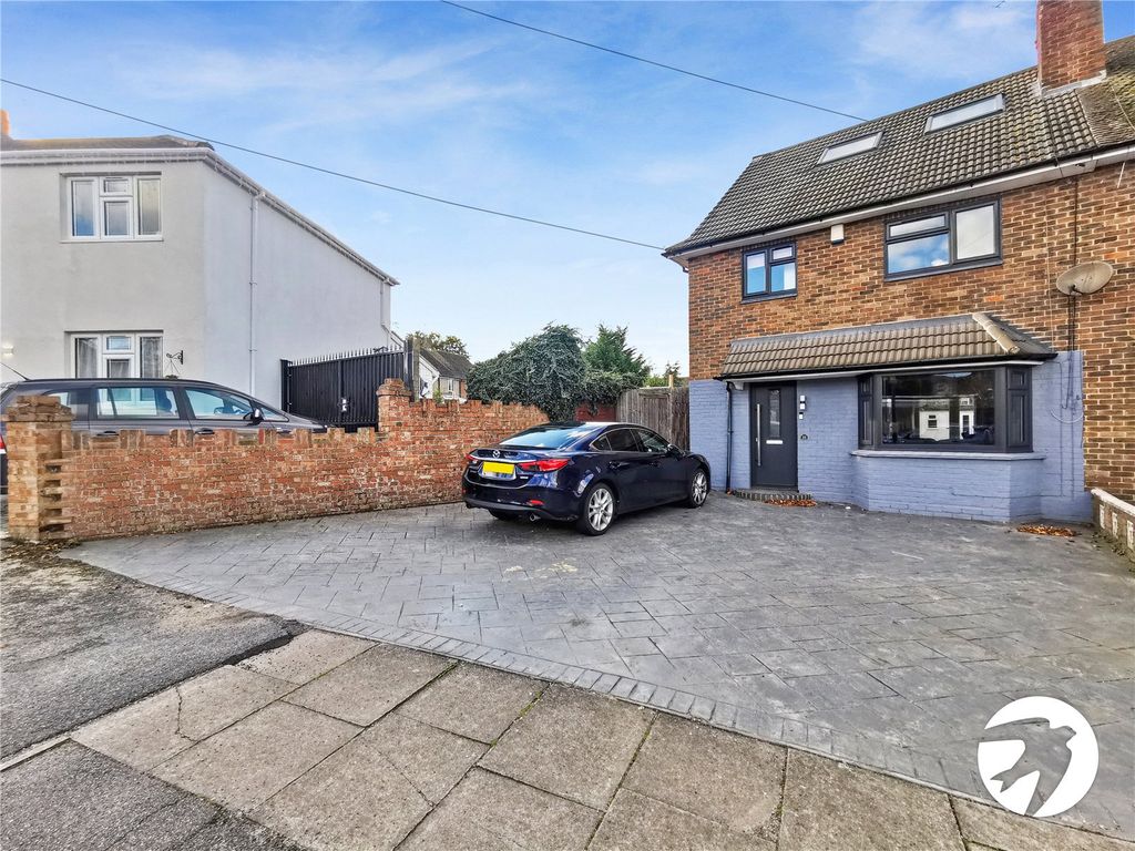 4 bed semidetached house to rent in Blenheim Drive, Welling, Kent DA16