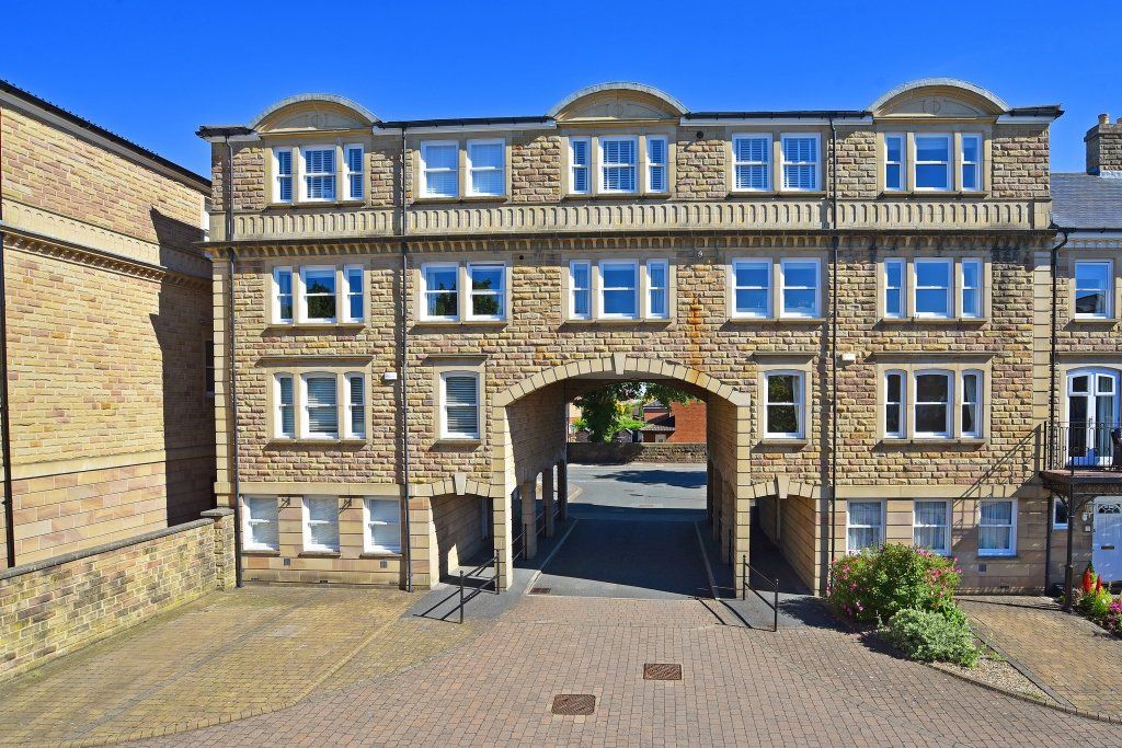 2 bed flat for sale in Queens Gate, Harrogate HG1 Zoopla