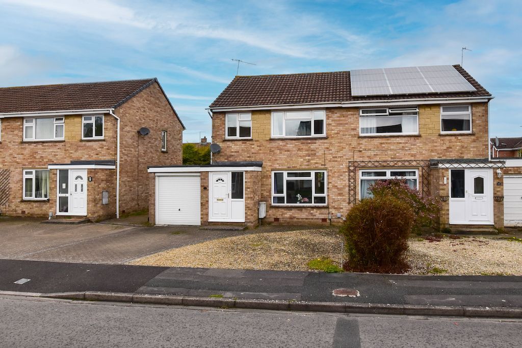 3 bed semidetached house for sale in Calder Close, Swindon SN25 Zoopla