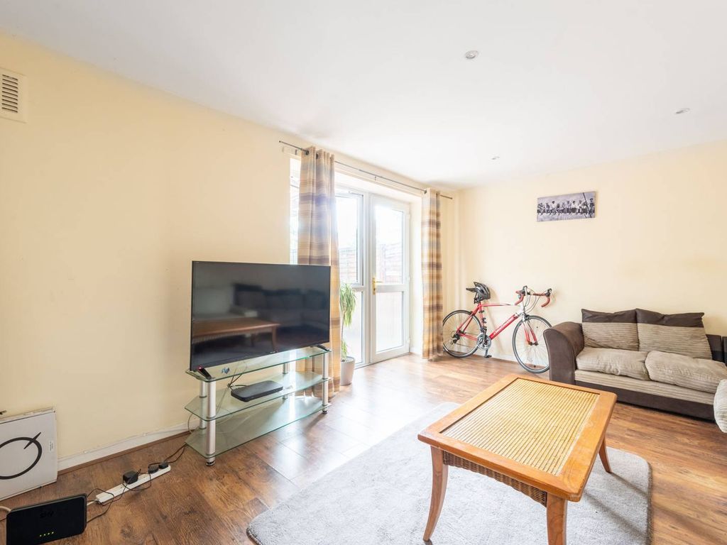 Haselrigge Road, Clapham North, London SW4  