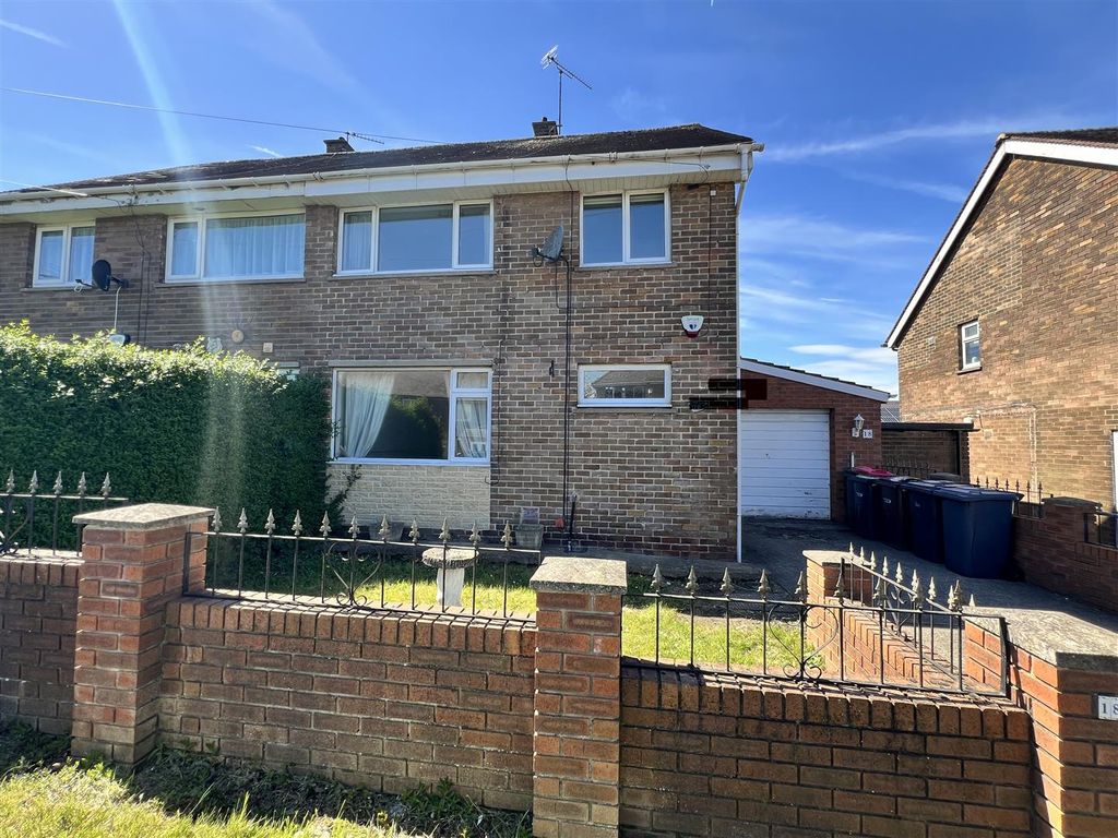 3 bed semidetached house for sale in Hounsfield Road, East