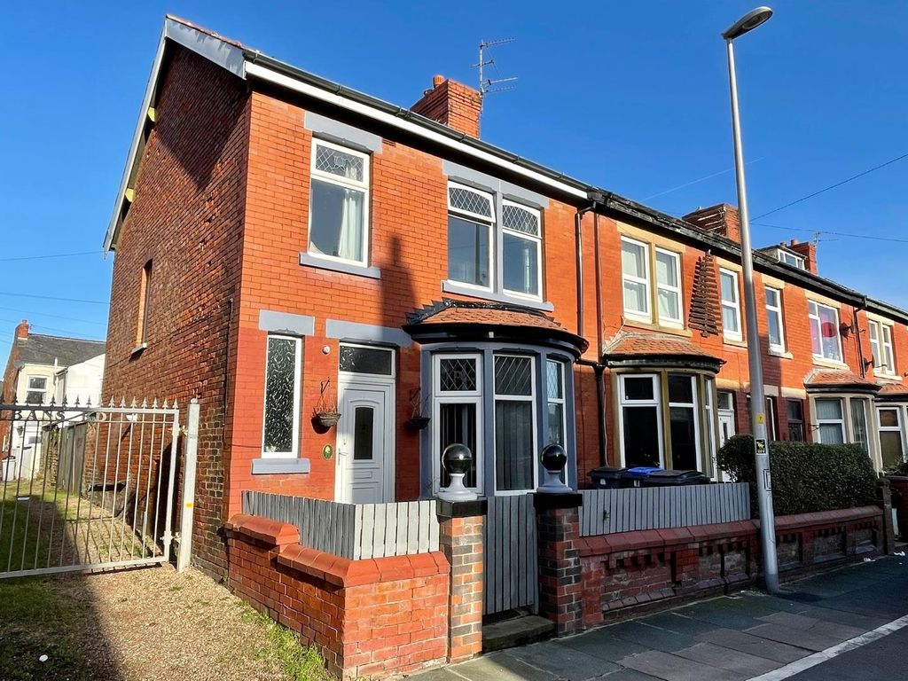 3 bed end terrace house for sale in St. Albans Road, Blackpool FY1 Zoopla