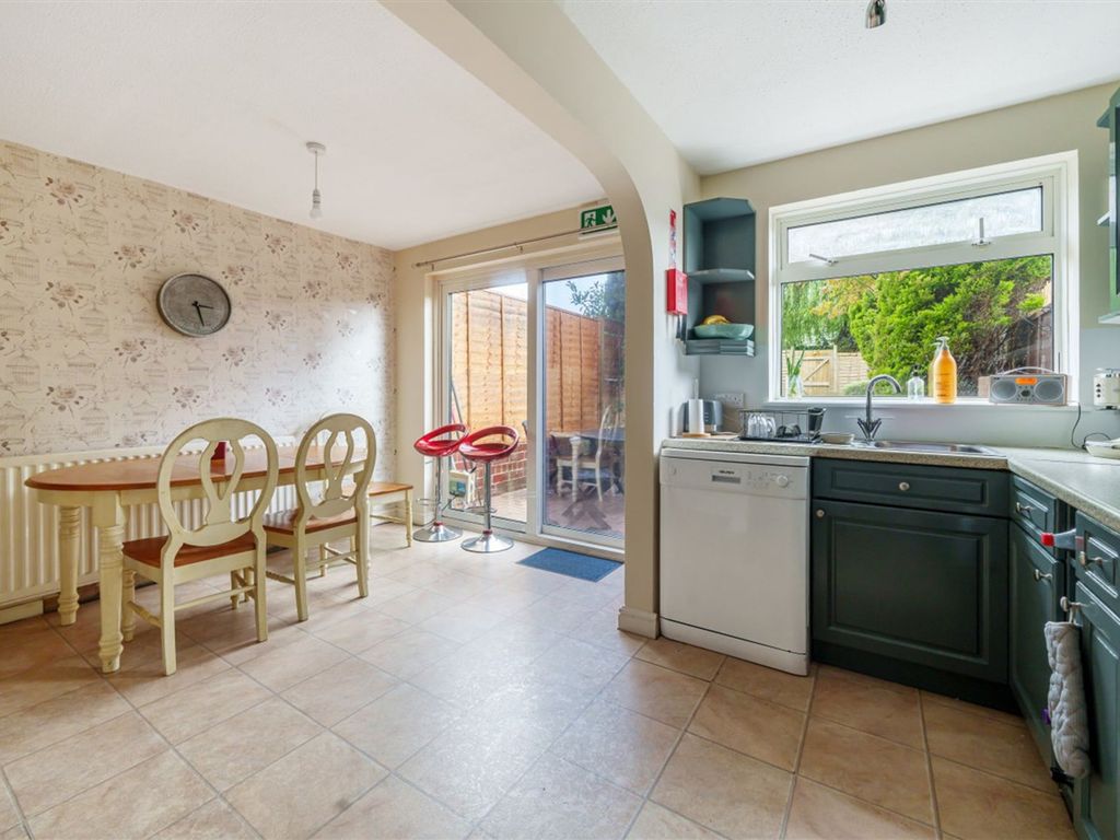 4 bed town house for sale in Crossfield, Fernhurst GU27, £325,000 Zoopla