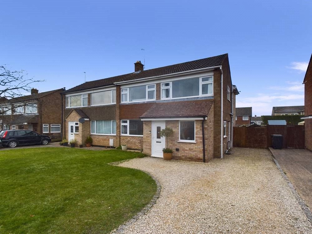 4 bed semidetached house for sale in Beech Road, Chinnor, Oxfordshire