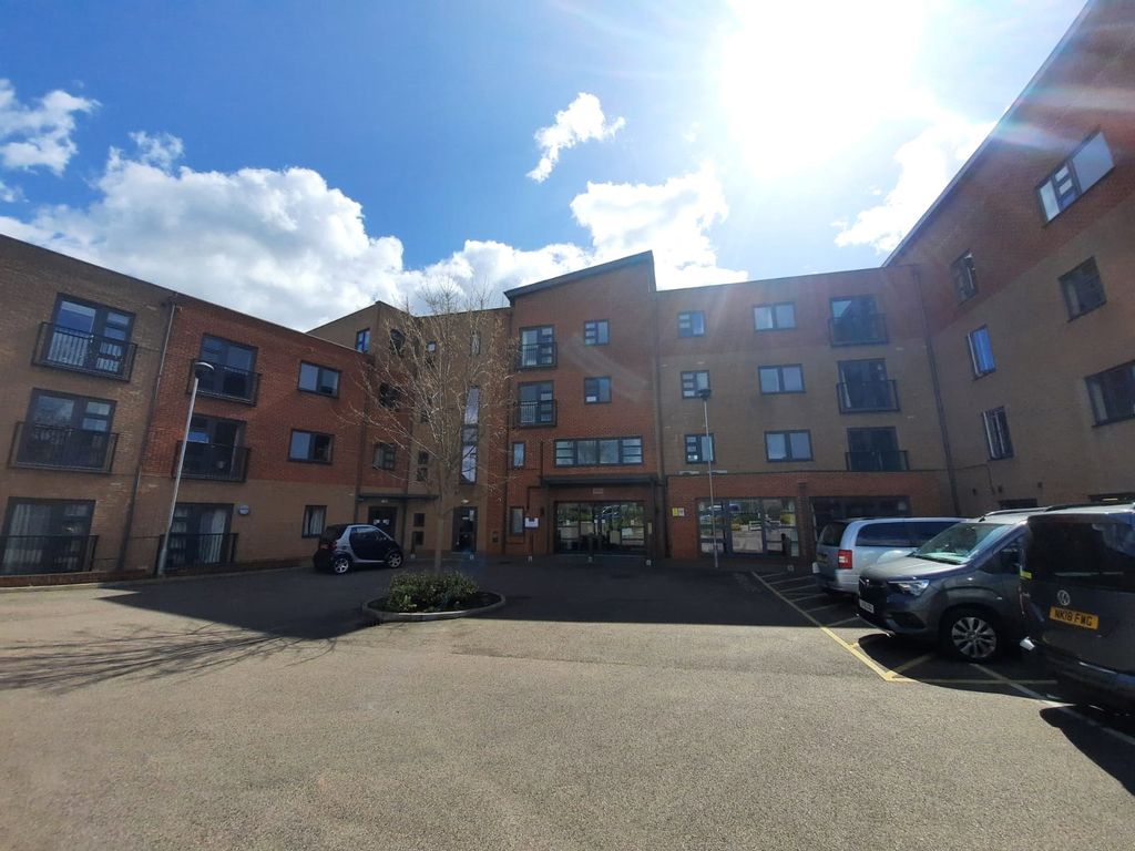 2 bed flat for sale in Truro Road, Gravesend, Kent DA12 Zoopla