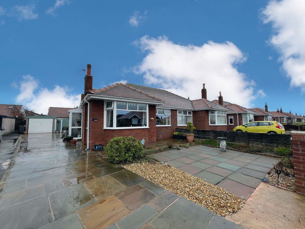 2 bed bungalow for sale in Ringway, Cleveleys FY5 Zoopla