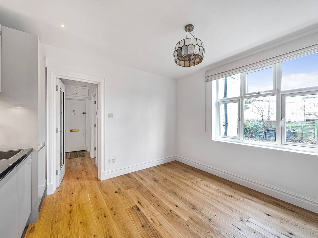1 bed flat to rent in Woodford New Road, Walthamstow And Surrounding
