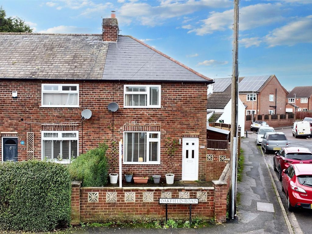 2 bed end terrace house for sale in Oakfield Road, Stapleford
