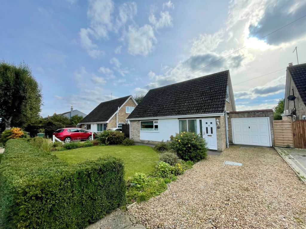 3 bed bungalow for sale in Glinton Road, Helpston, Peterborough PE6, £