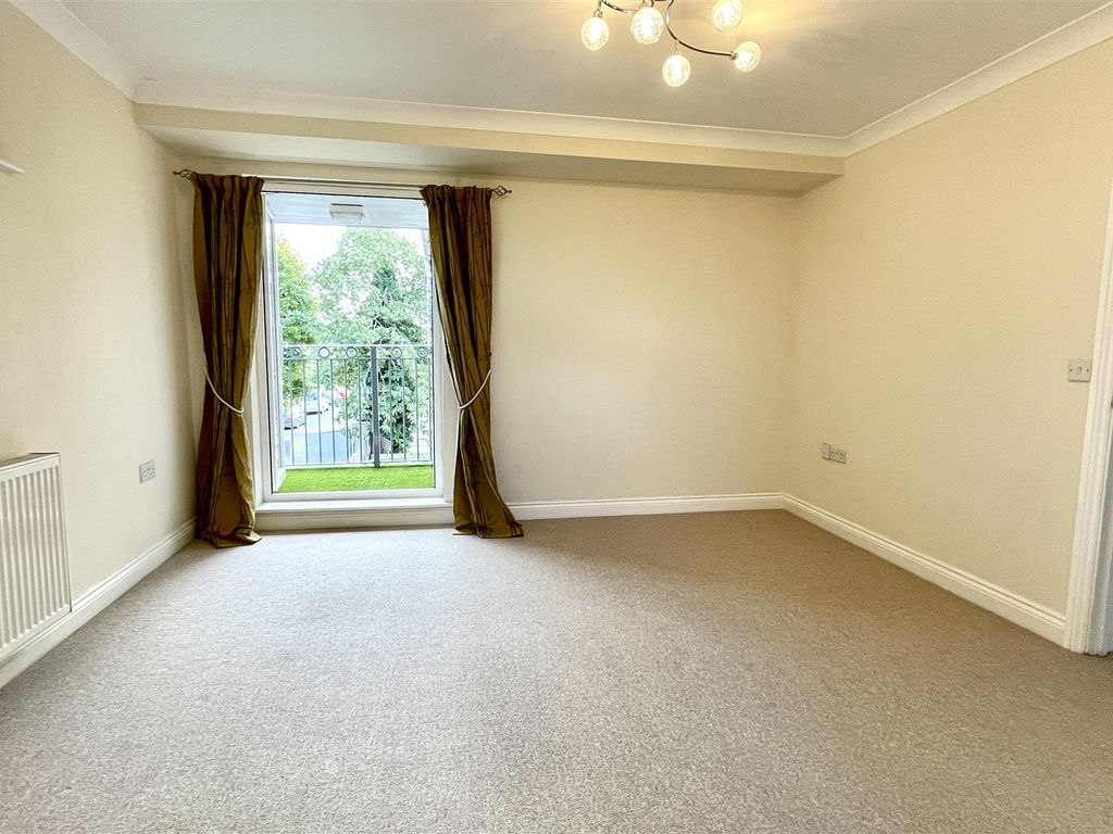 2 bed flat for sale in Florence Road, Bournemouth BH5, £