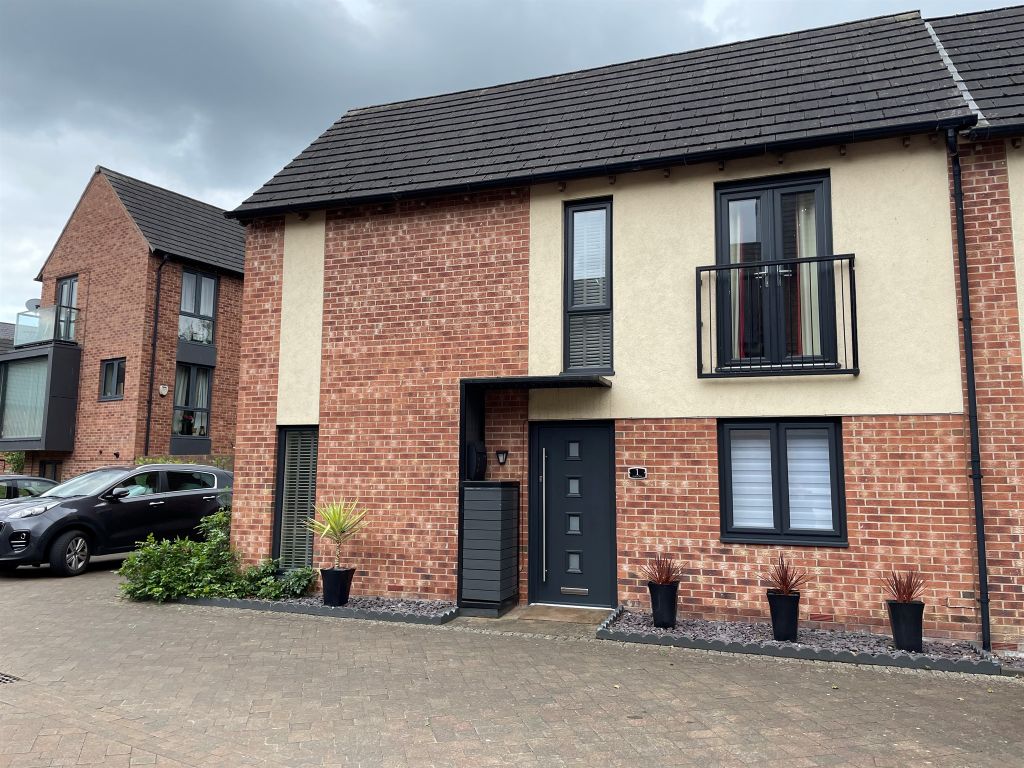 3 bed semidetached house for sale in Siskin Way, Allerton Bywater