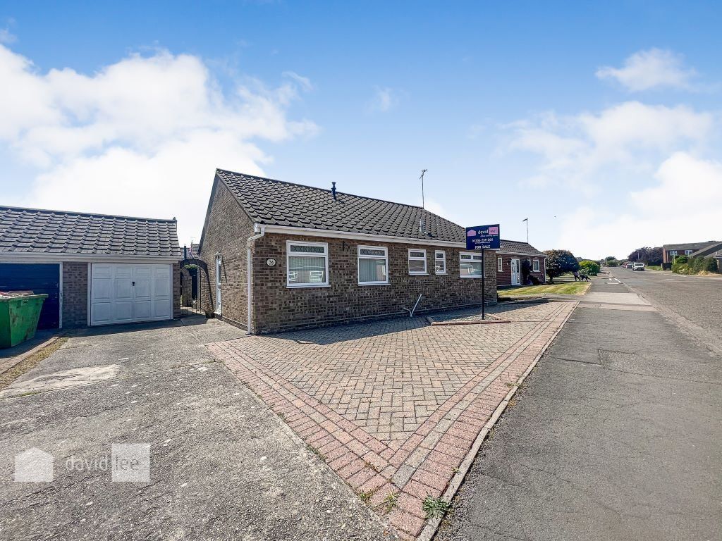 3 bed bungalow for sale in Abbott Road, Dovercourt, Harwich CO12, £