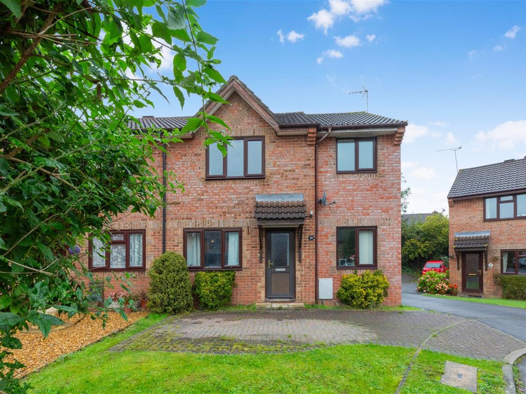 3 bed semidetached house for sale in Blackmore Chase, Wincanton