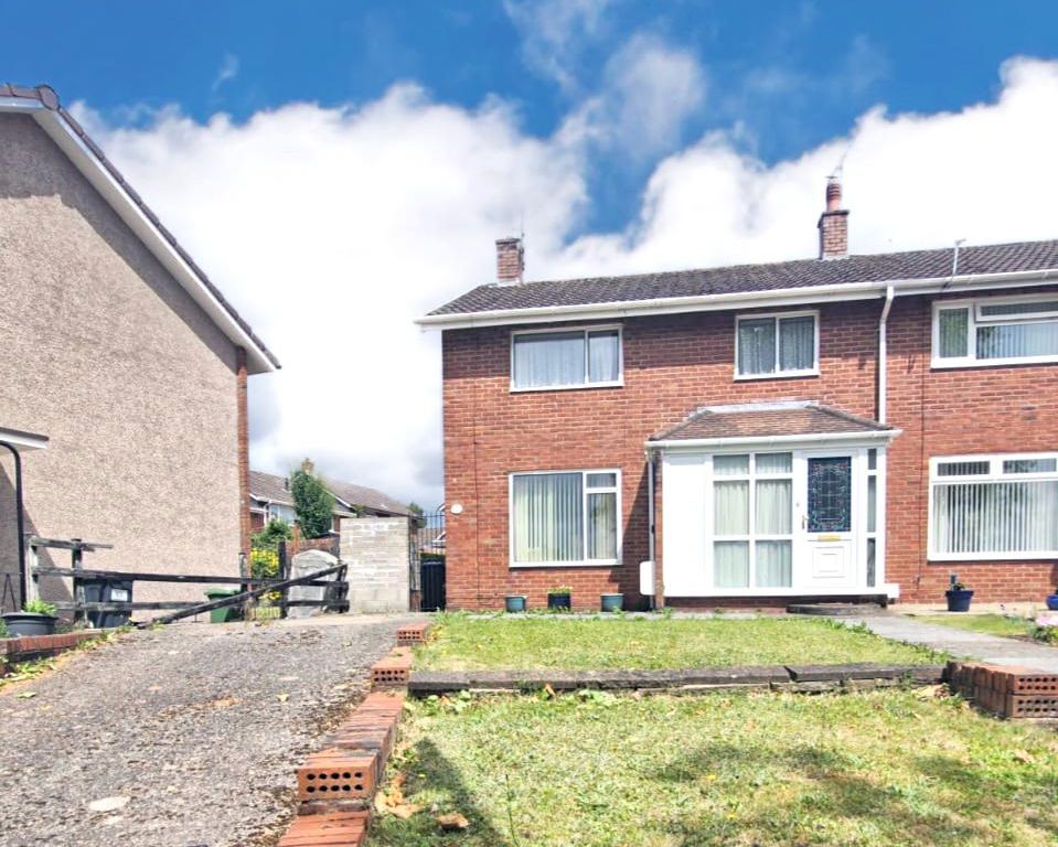 3 bed end terrace house for sale in Kidwelly Road, Llanyravon, Cwmbran