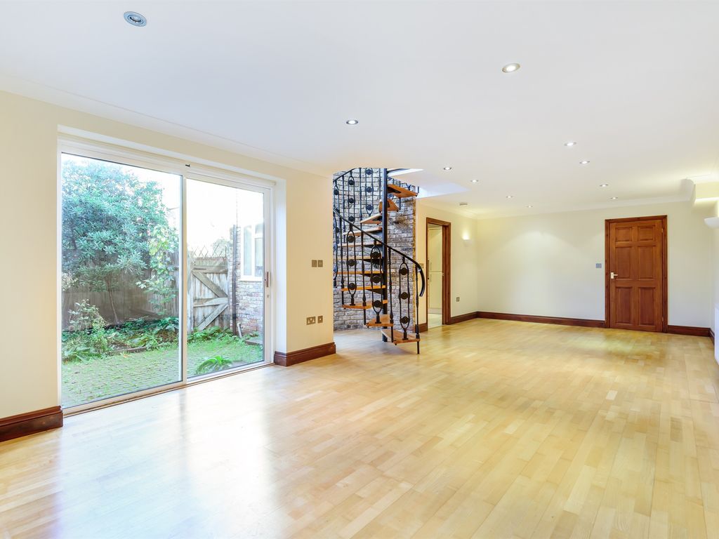 3 bed detached house for sale in Ranelagh Road, London W5, £965,000