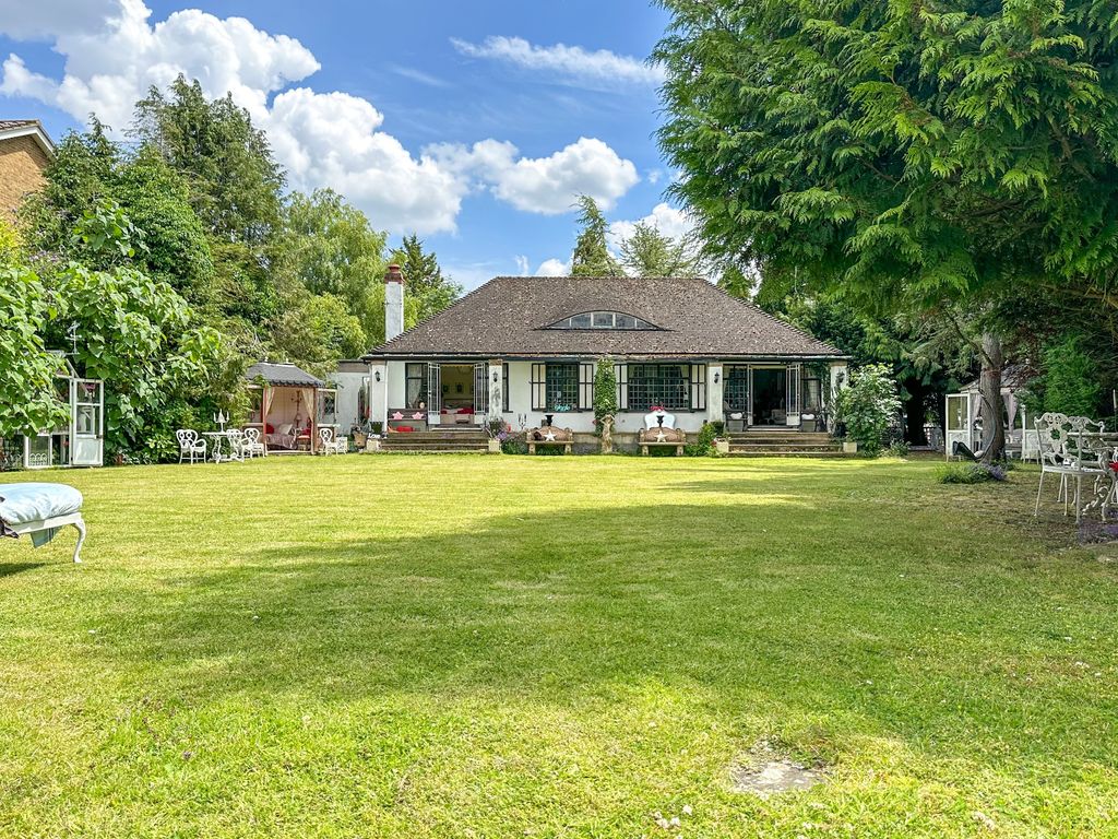 3 bed bungalow for sale in Kingswood Creek, Wraysbury, Staines TW19, £