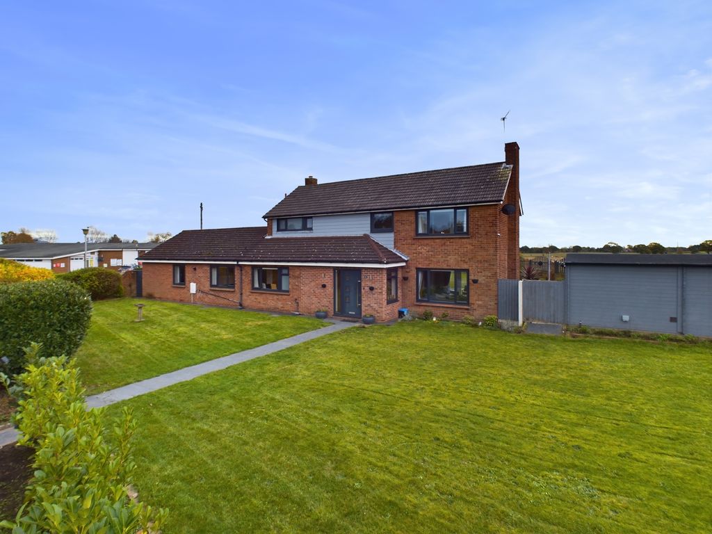 5 bed detached house for sale in Brierholme Close, Hatfield, Doncaster