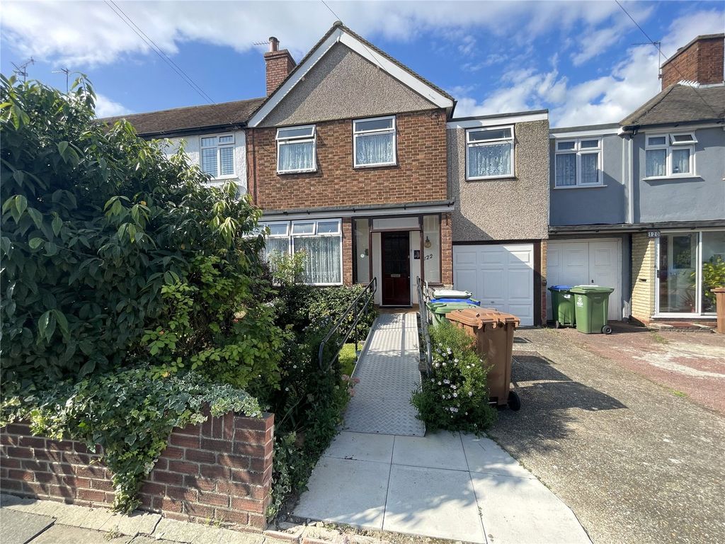 3 bed detached house for sale in Montrose Avenue, Welling, Kent DA16, £