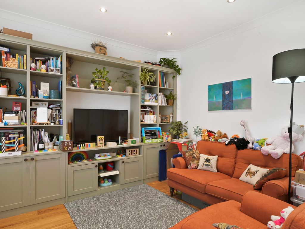 2 bed flat for sale in Finchley Lane, London NW4, £535,000 Zoopla