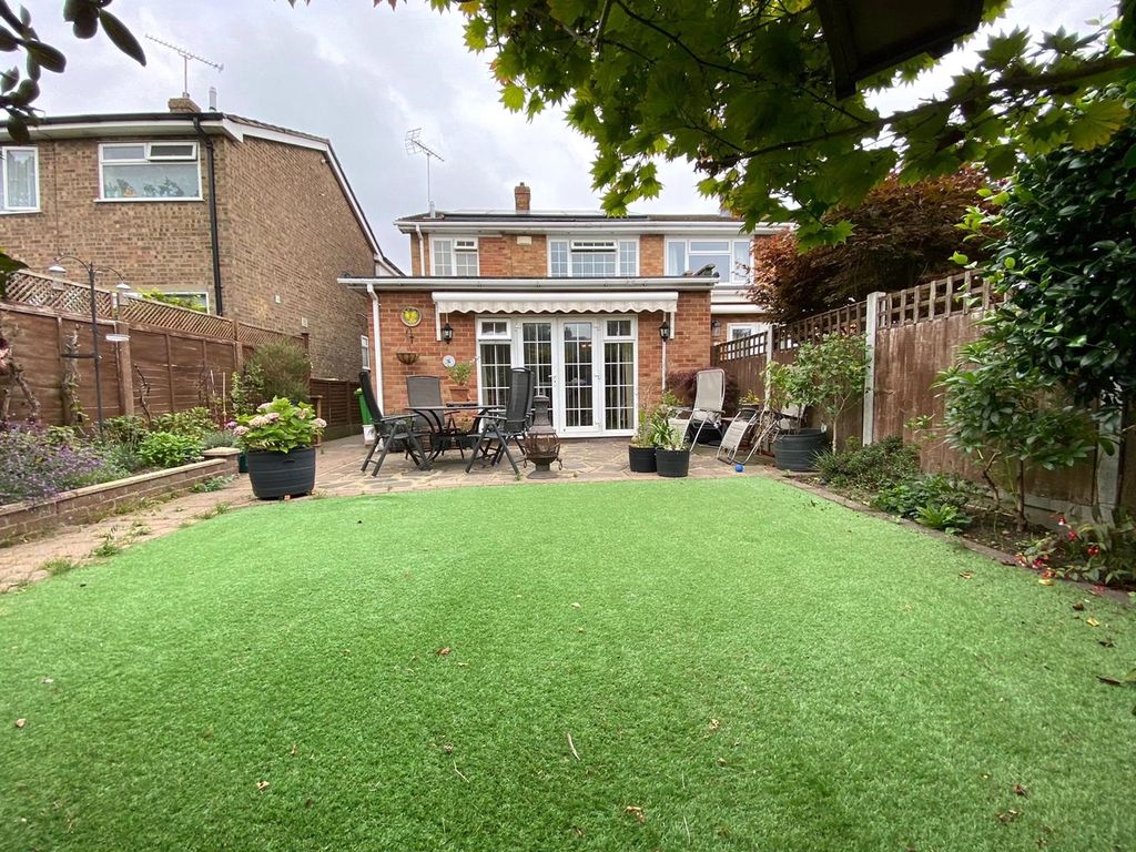 Bedford Close Rayleigh Essex SS6  