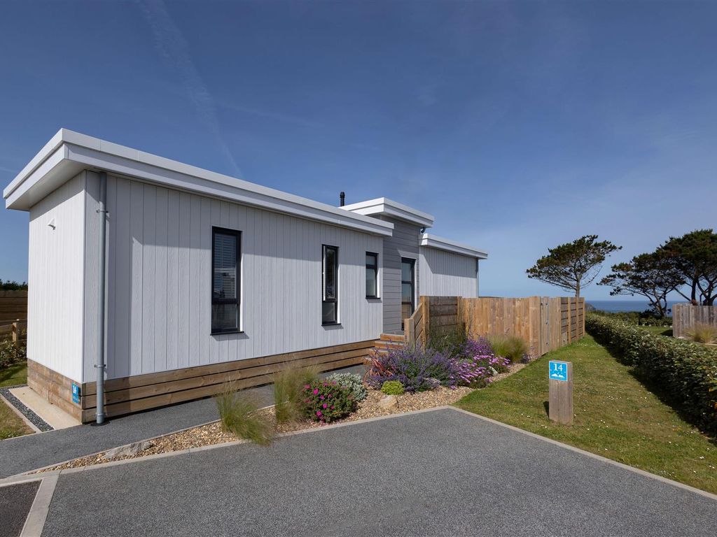 3 bed mobile/park home for sale in Holywell Bay, Newquay TR8, £365,000