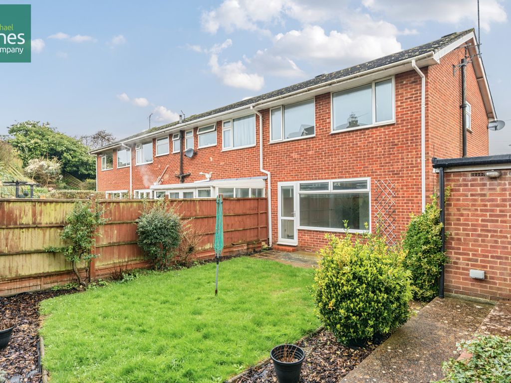 3 bed end terrace house to rent in Abbotts View, Sompting, Lancing, West Sussex BN15, £1,500 pcm