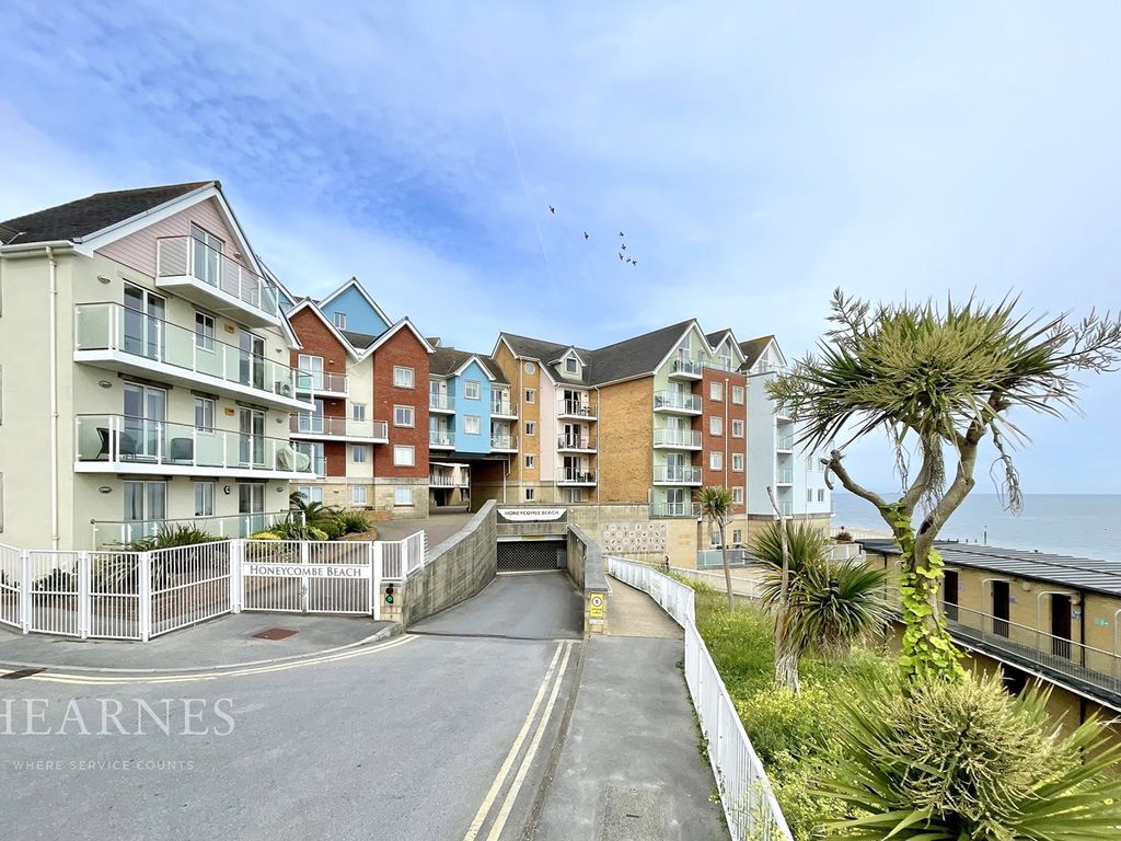 2 bed flat for sale in Chine, Spa, Bournemouth BH5