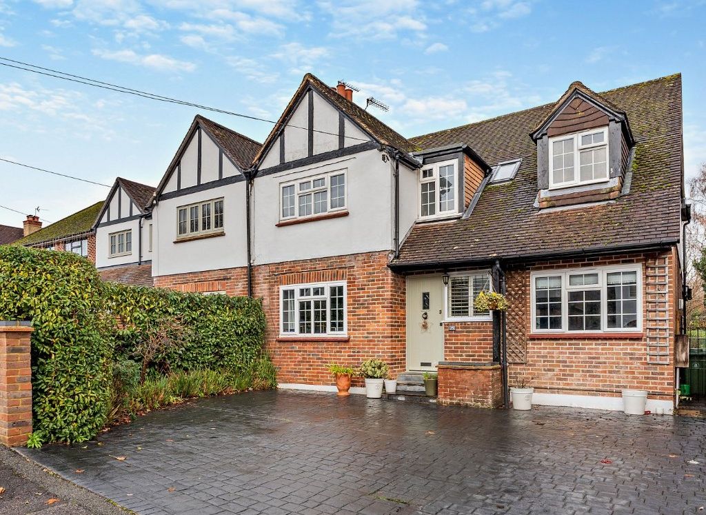 4 bed semidetached house for sale in Poplar Avenue, Windlesham, Surrey