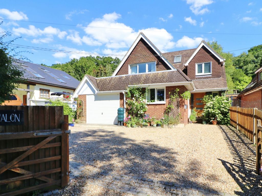 4 bed detached house for sale in Hungerford, Bursledon SO31, £750,000