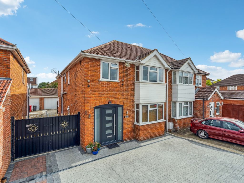 4 bed property for sale in Melbourne Avenue, Slough SL1, £600,000 Zoopla