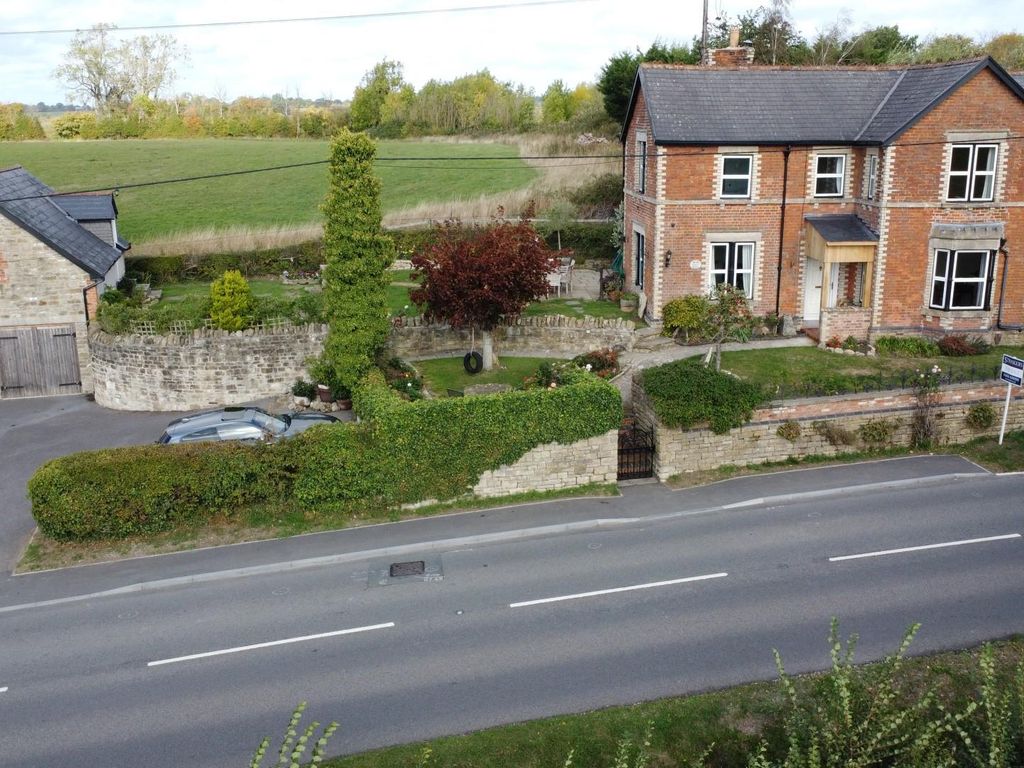 5 bed detached house for sale in Barnes Green, Brinkworth, Chippenham