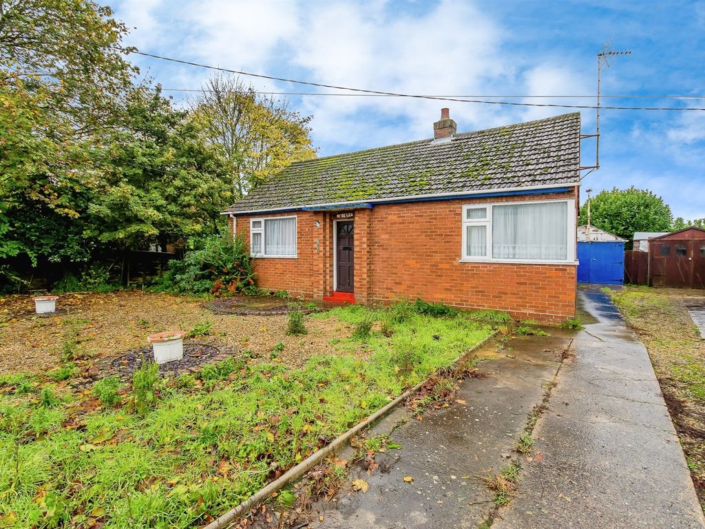 2 bed detached bungalow for sale in Lowgate, Holbeach, Spalding PE12, £